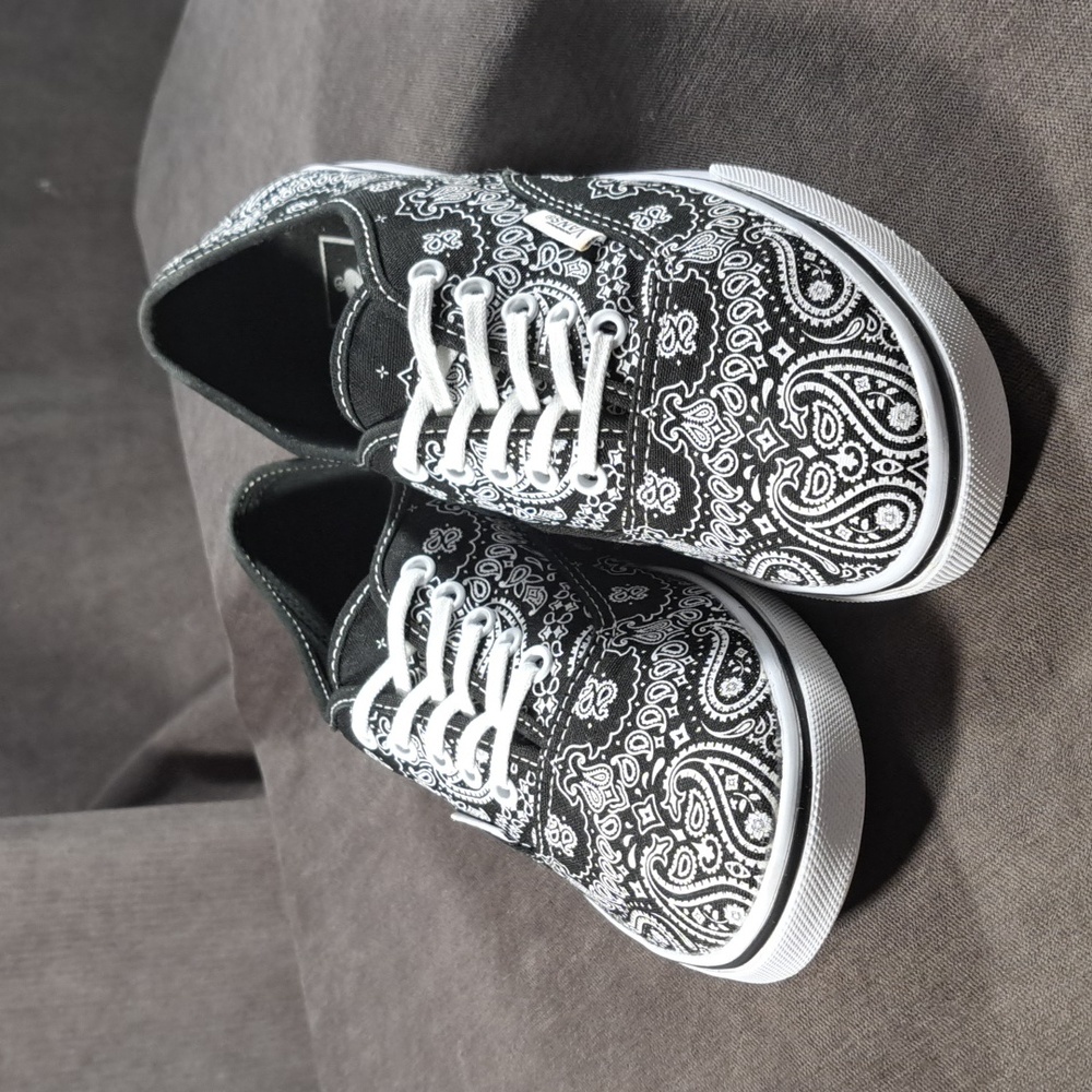 Vans Authentic Lo Pro Black and White Bandana Canvas Lace Up Sneakers VG+ US 7.5